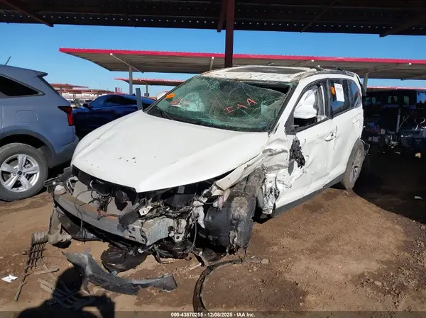 5TDKZRFH4KS352112 2019 TOYOTA HIGHLANDER - Image 2