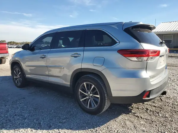 5TDKZRFH4KS353924 2019 TOYOTA HIGHLANDER - Image 2