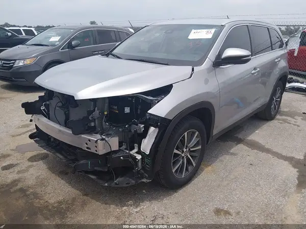 5TDKZRFH4KS355978 2019 TOYOTA HIGHLANDER - Image 2
