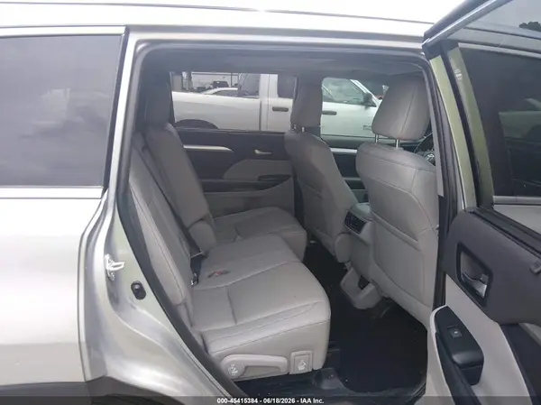 5TDKZRFH4KS355978 2019 TOYOTA HIGHLANDER - Image 8