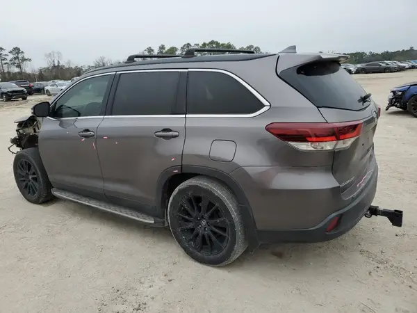 5TDKZRFH4KS356077 2019 TOYOTA HIGHLANDER - Image 2