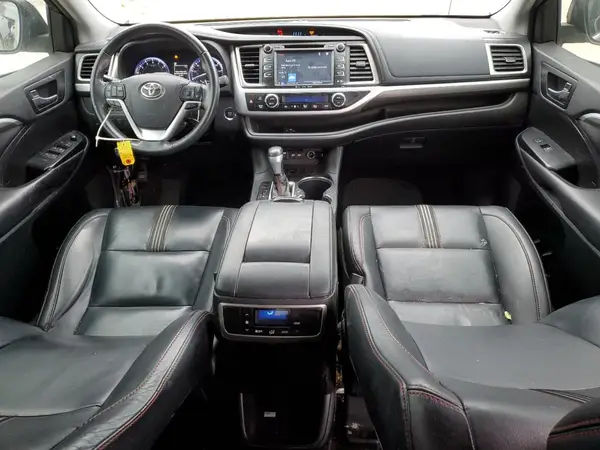 5TDKZRFH4KS356077 2019 TOYOTA HIGHLANDER - Image 8