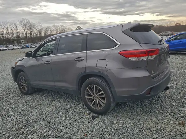 5TDKZRFH4KS357942 2019 TOYOTA HIGHLANDER - Image 2