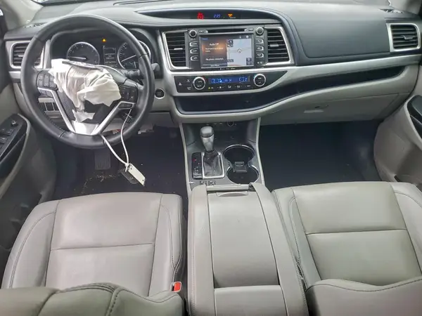 5TDKZRFH4KS357942 2019 TOYOTA HIGHLANDER - Image 8