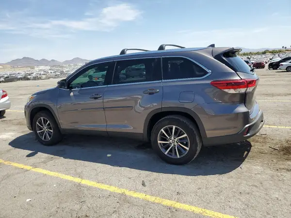 5TDKZRFH4KS359433 2019 TOYOTA HIGHLANDER - Image 2
