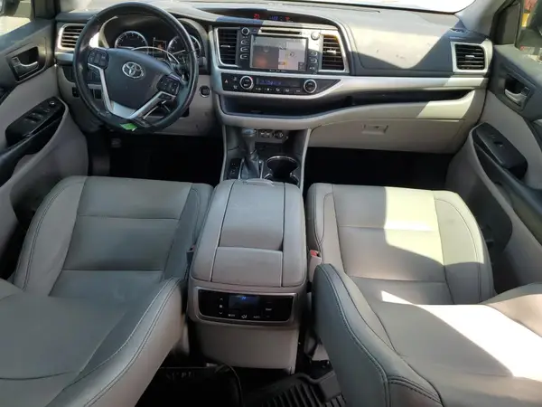 5TDKZRFH4KS359433 2019 TOYOTA HIGHLANDER - Image 8