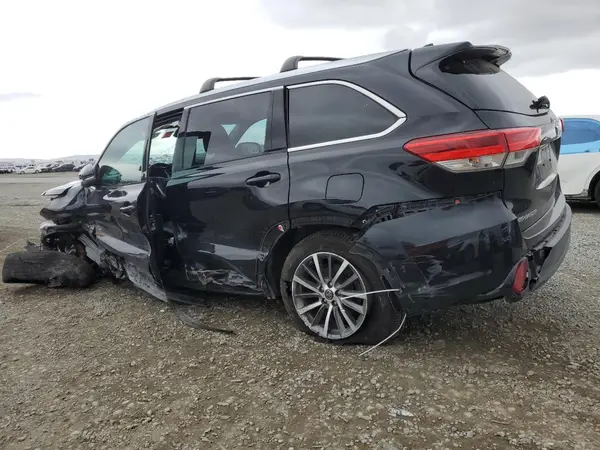 5TDKZRFH4KS365538 2019 TOYOTA HIGHLANDER - Image 2