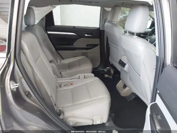 5TDKZRFH4KS365796 2019 TOYOTA HIGHLANDER - Image 8