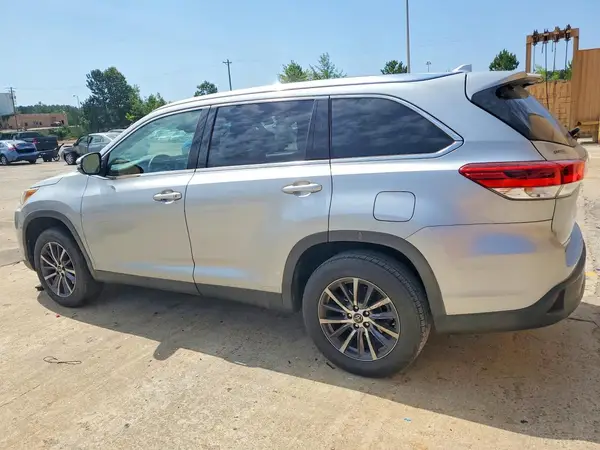 5TDKZRFH4KS550625 2019 TOYOTA HIGHLANDER - Image 2