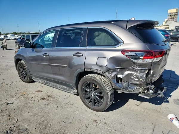 5TDKZRFH4KS550723 2019 TOYOTA HIGHLANDER - Image 2
