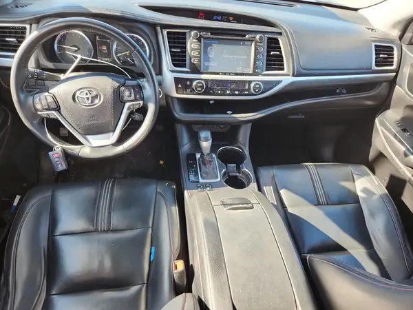 5TDKZRFH4KS550723 2019 TOYOTA HIGHLANDER - Image 8