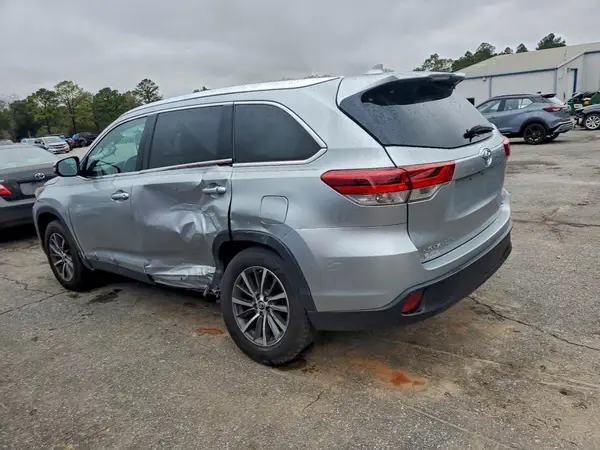 5TDKZRFH4KS552259 2019 TOYOTA HIGHLANDER - Image 2