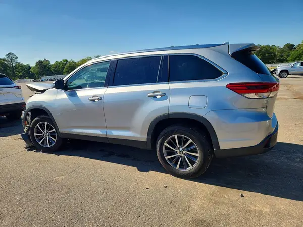 5TDKZRFH4KS552410 2019 TOYOTA HIGHLANDER - Image 2