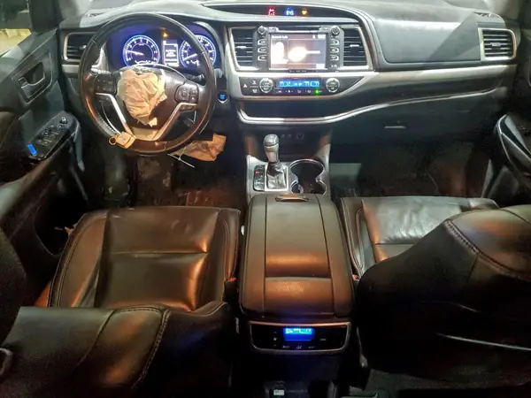 5TDKZRFH4KS552942 2019 TOYOTA HIGHLANDER - Image 8
