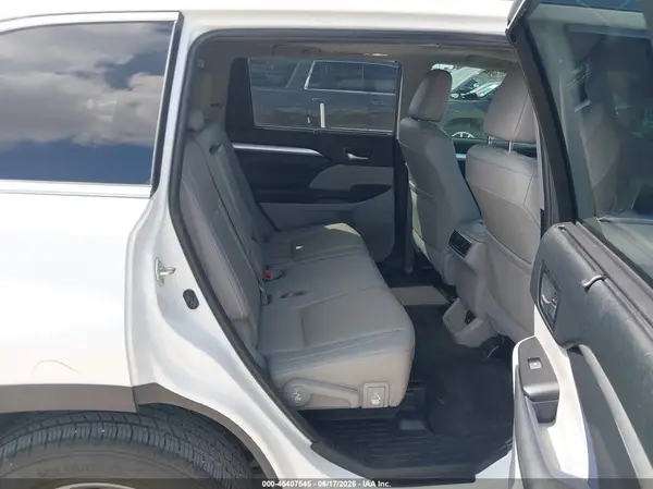 5TDKZRFH4KS555484 2019 TOYOTA HIGHLANDER - Image 8