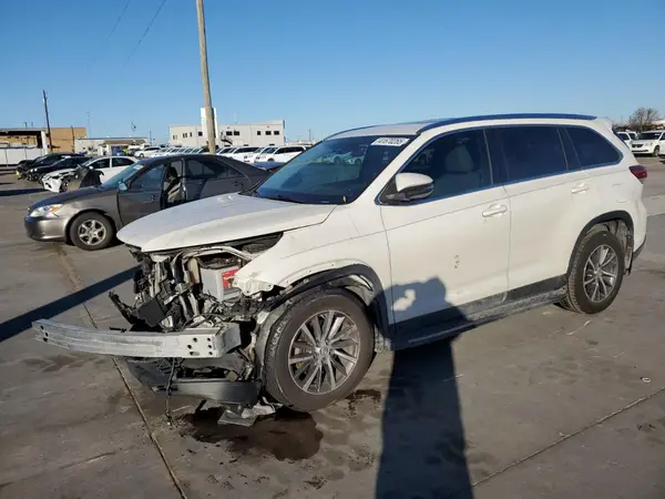 5TDKZRFH4KS556635 2019 TOYOTA HIGHLANDER - Image 1