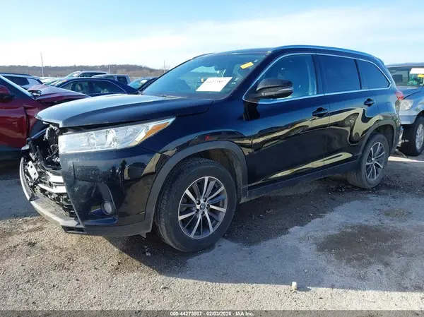 5TDKZRFH4KS558711 2019 TOYOTA HIGHLANDER - Image 2