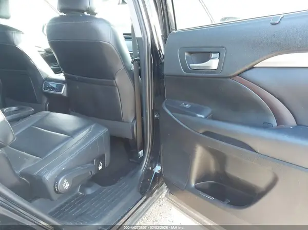 5TDKZRFH4KS558711 2019 TOYOTA HIGHLANDER - Image 8
