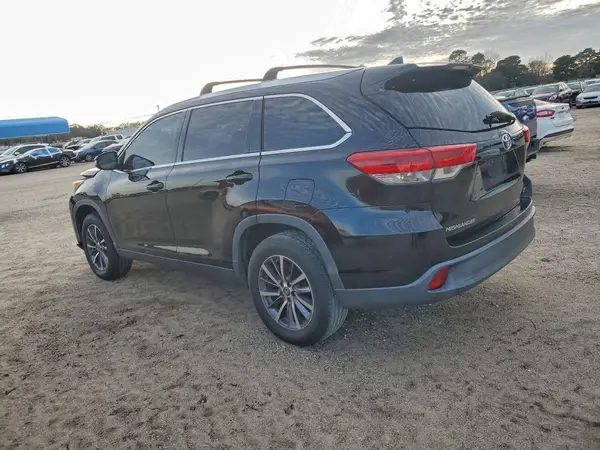 5TDKZRFH4KS558742 2019 TOYOTA HIGHLANDER - Image 2