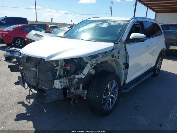 5TDKZRFH4KS559146 2019 TOYOTA HIGHLANDER - Image 2