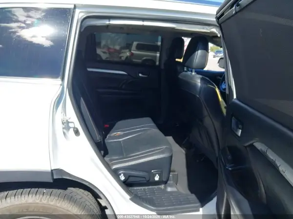 5TDKZRFH4KS559146 2019 TOYOTA HIGHLANDER - Image 8