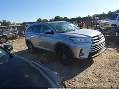 5TDKZRFH4KS560703 2019 TOYOTA HIGHLANDER