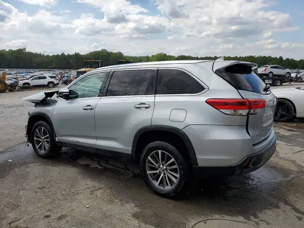 5TDKZRFH4KS561379 2019 TOYOTA HIGHLANDER - Image 2