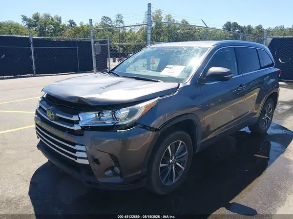 5TDKZRFH4KS561933 2019 TOYOTA HIGHLANDER - Image 2