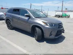5TDKZRFH4KS563648 2019 TOYOTA HIGHLANDER