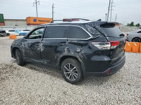 5TDKZRFH4KS564881 2019 TOYOTA HIGHLANDER - Image 2