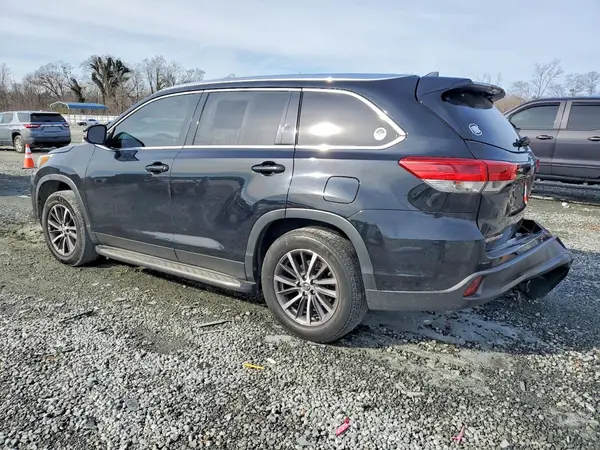 5TDKZRFH4KS565710 2019 TOYOTA HIGHLANDER - Image 2