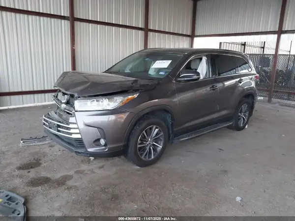 5TDKZRFH4KS566873 2019 TOYOTA HIGHLANDER - Image 2
