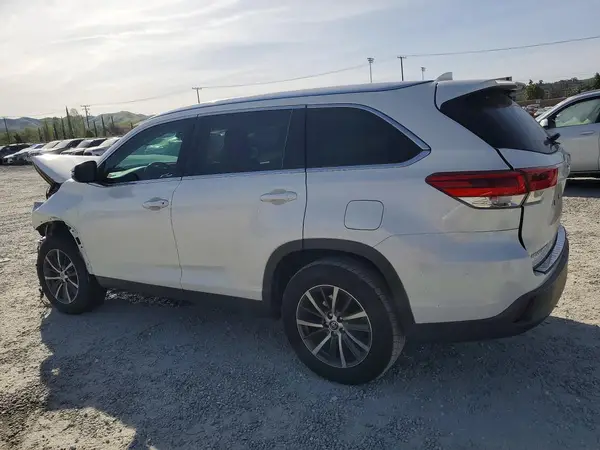5TDKZRFH4KS567229 2019 TOYOTA HIGHLANDER - Image 2