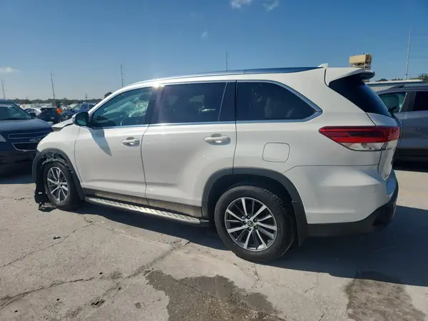 5TDKZRFH4KS567845 2019 TOYOTA HIGHLANDER - Image 2