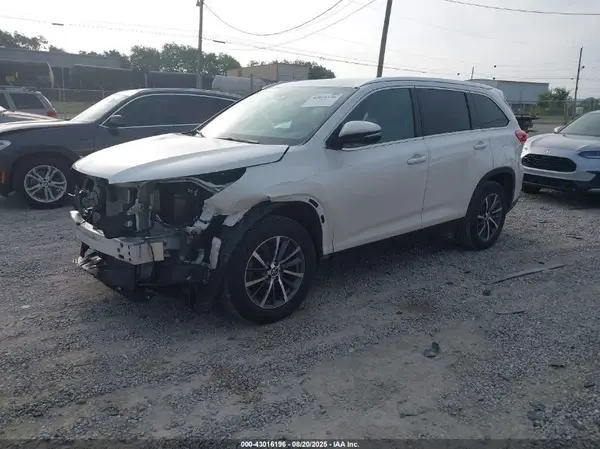 5TDKZRFH4KS567859 2019 TOYOTA HIGHLANDER - Image 2