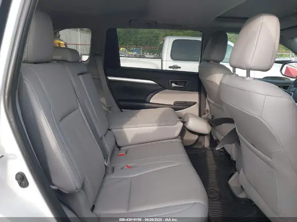 5TDKZRFH4KS567859 2019 TOYOTA HIGHLANDER - Image 8