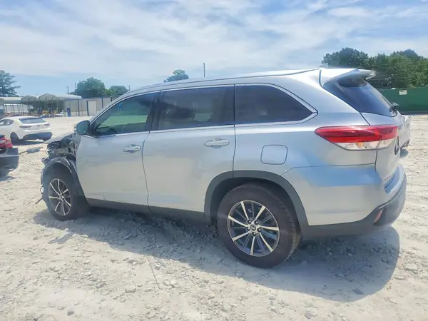 5TDKZRFH4KS571040 2019 TOYOTA HIGHLANDER - Image 2