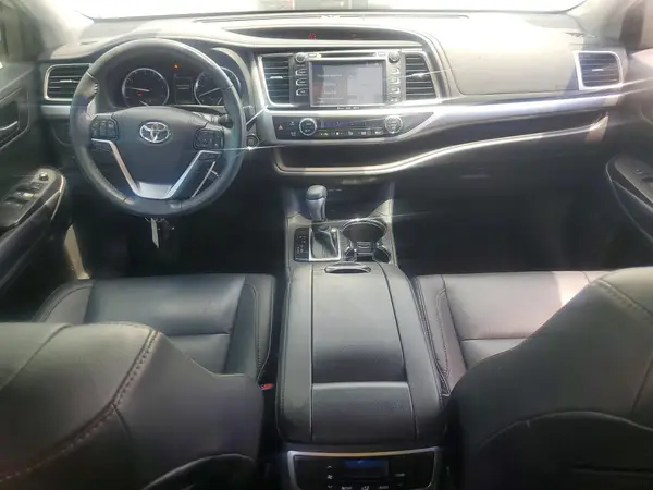 5TDKZRFH4KS571040 2019 TOYOTA HIGHLANDER - Image 8