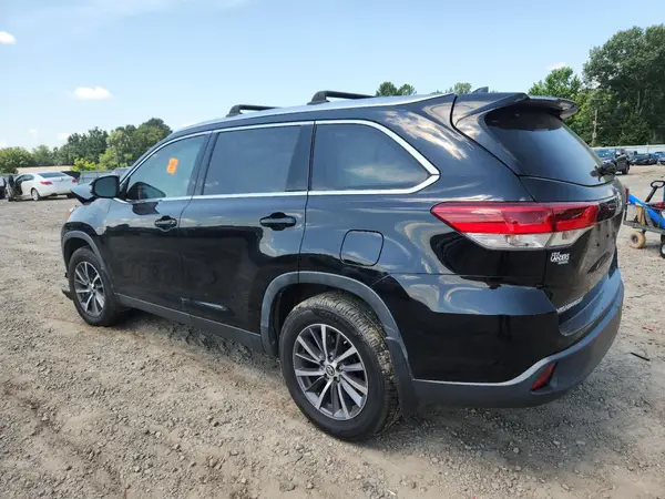 5TDKZRFH4KS571183 2019 TOYOTA HIGHLANDER - Image 2