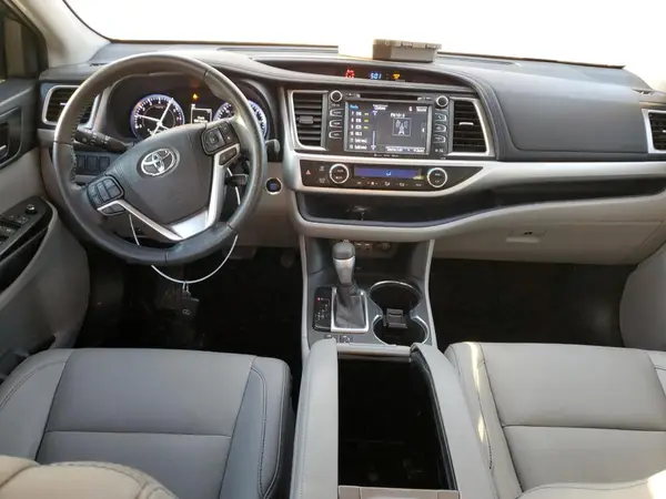 5TDKZRFH4KS574200 2019 TOYOTA HIGHLANDER - Image 8