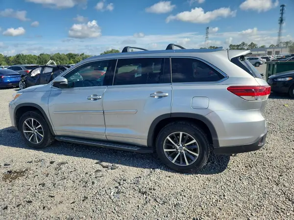 5TDKZRFH5HS189804 2017 TOYOTA HIGHLANDER - Image 2
