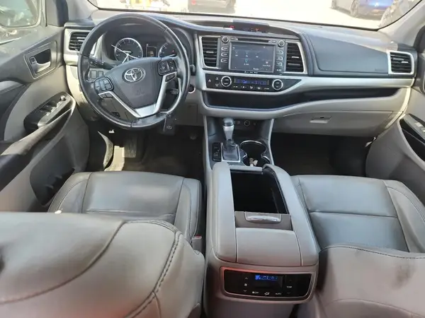 5TDKZRFH5HS189804 2017 TOYOTA HIGHLANDER - Image 8
