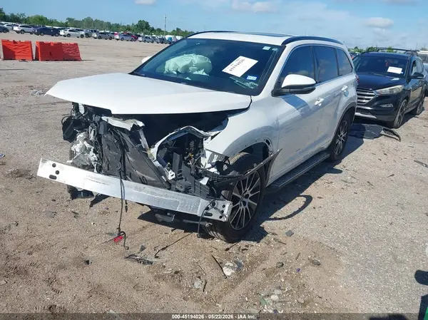 5TDKZRFH5HS192976 2017 TOYOTA HIGHLANDER - Image 2