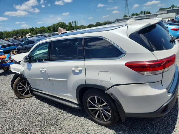 5TDKZRFH5HS202745 2017 TOYOTA HIGHLANDER - Image 2