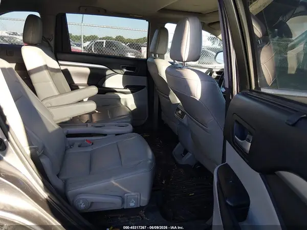 5TDKZRFH5HS214961 2017 TOYOTA HIGHLANDER - Image 8