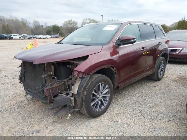 5TDKZRFH5HS216550 2017 TOYOTA HIGHLANDER - Image 2