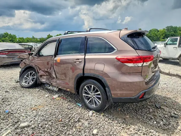 5TDKZRFH5HS217374 2017 TOYOTA HIGHLANDER - Image 2
