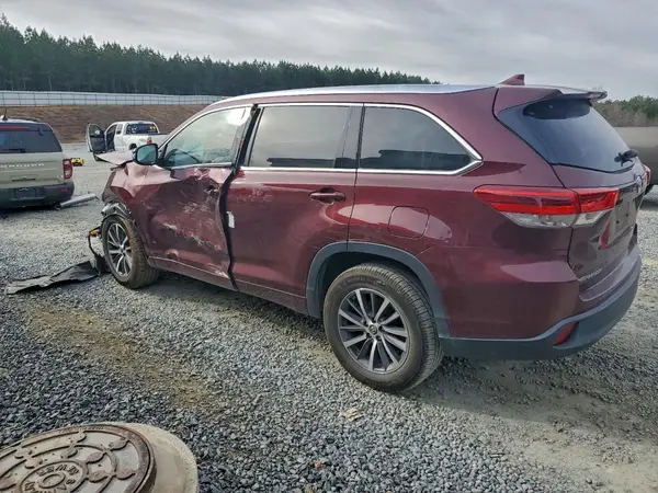 5TDKZRFH5HS218721 2017 TOYOTA HIGHLANDER - Image 2