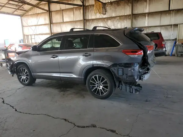 5TDKZRFH5HS219688 2017 TOYOTA HIGHLANDER - Image 2