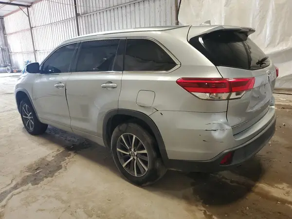 5TDKZRFH5HS221330 2017 TOYOTA HIGHLANDER - Image 2